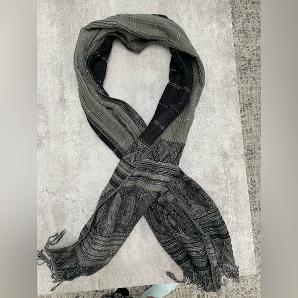 Scarf - Picture 1 of 2